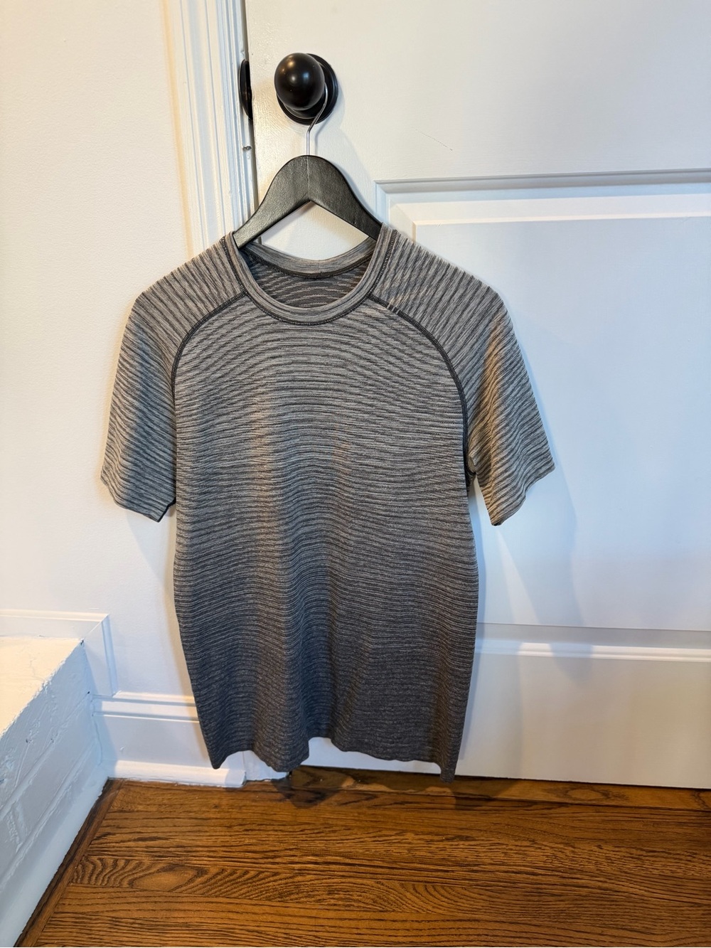 lululemon athletica Men's Heathered Grey Short Sleeve Crew